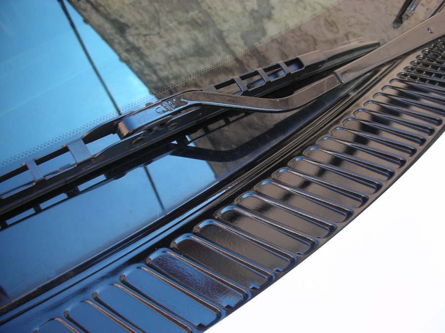 plastic part under windshield wipers? the one with vents? ClubLexus